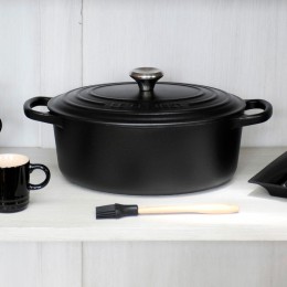 Le Creuset Овальная кастрюля для запекания 27 см, чугун, цвет черный матовый