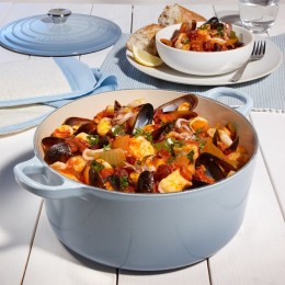 Le Creuset Кастрюля круглая для запекания 26 см, чугун, цвет светло-голубой