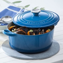 Le Creuset Круглая кастрюля 24см, чугун, цвет: марсель