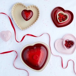 Le Creuset Блюдо Сердце с крышкой, вишня