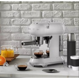 Кофемашина-эспрессо Smeg ECF01WHEU