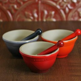 Le Creuset Ступка столовая с пестиком, 0.3л, каменная керамика, цвет вишневый