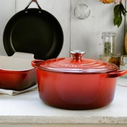 Le Creuset Кастрюля круглая для запекания 18 см, чугун, цвет вишневый