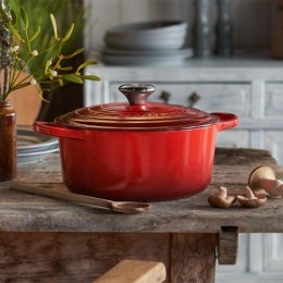 Le Creuset Кастрюля круглая для запекания 18 см, чугун, цвет вишневый