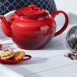 Le Creuset Чайник заварочный с ситечком, каменная керамика, цвет: красный