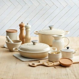 Le Creuset Ступка с пестиком, миндаль