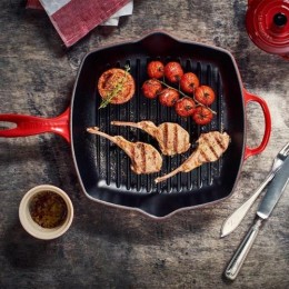 Le Creuset Квадратная сковорода-гриль 26 см, чугун, цвет: вишневый 