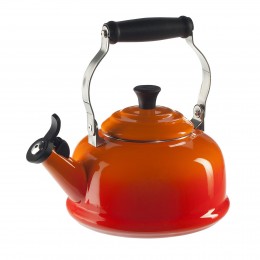 Le Creuset Чайник со свистком 1,7 л, эмалированная сталь, цвет: оранжевая лава